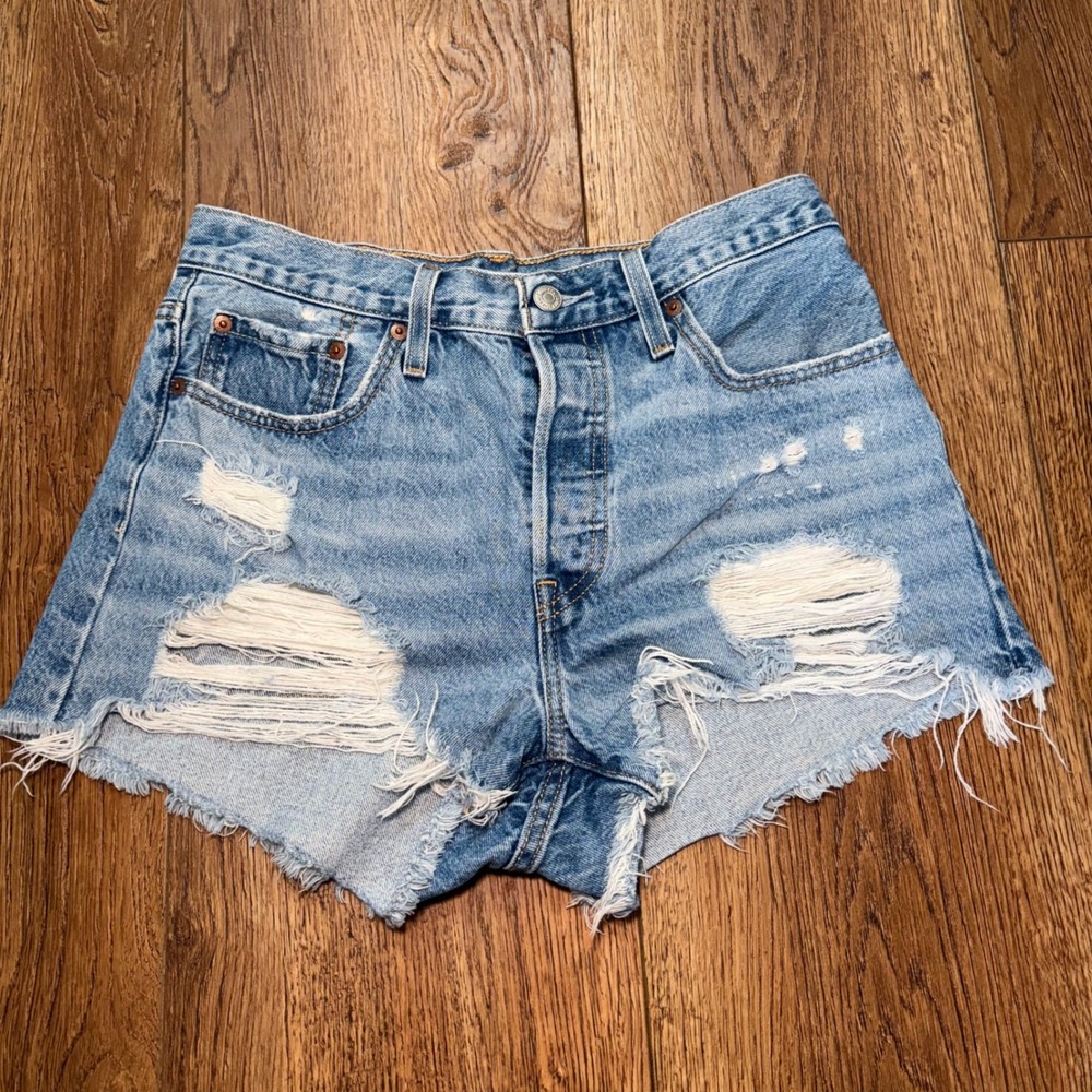 Levis 501 Original High Rise Distressed Denim Shorts Medium Wash Women's size 28